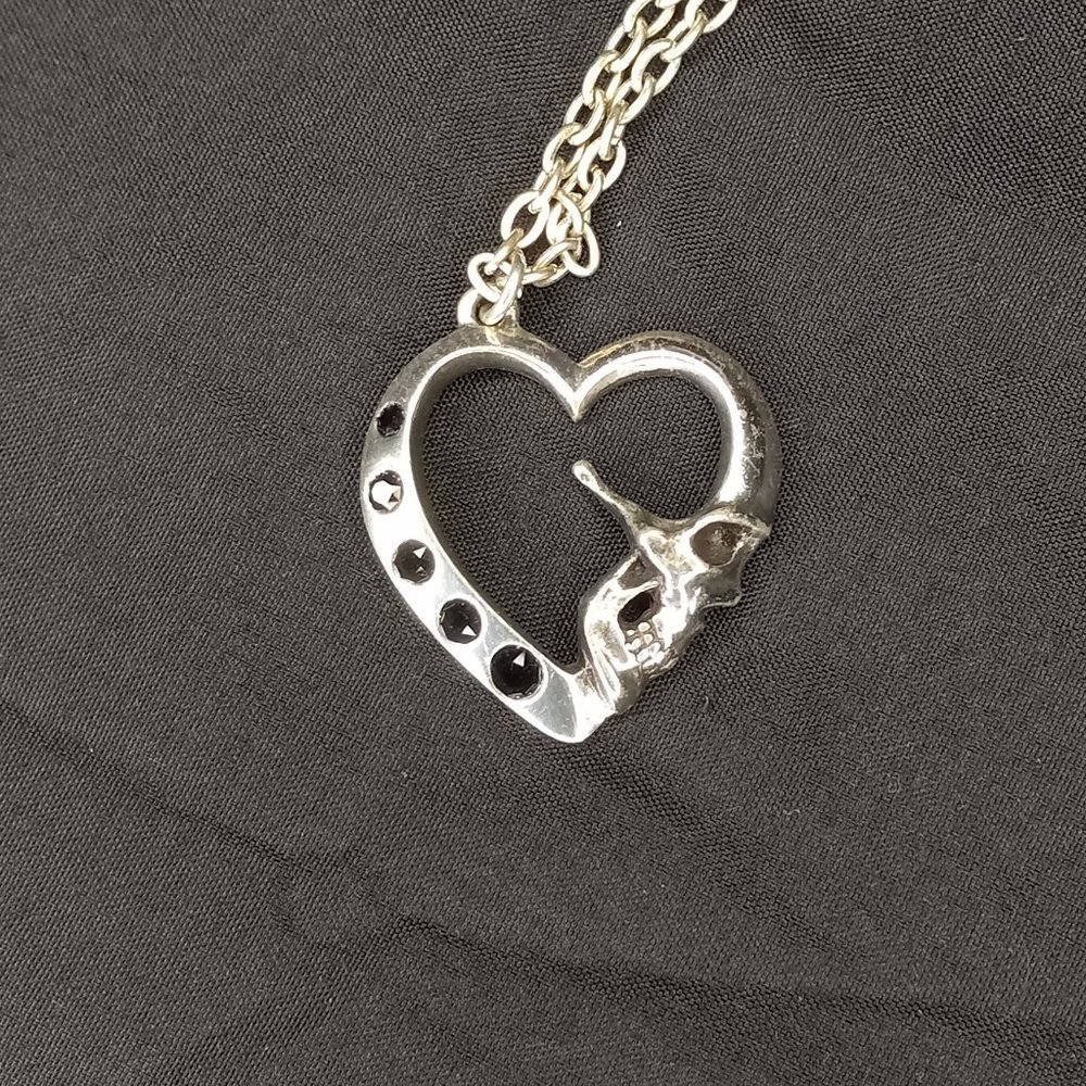 Alchemy of England retired la Mort De Coeur Pendant - Picture 2 of 3